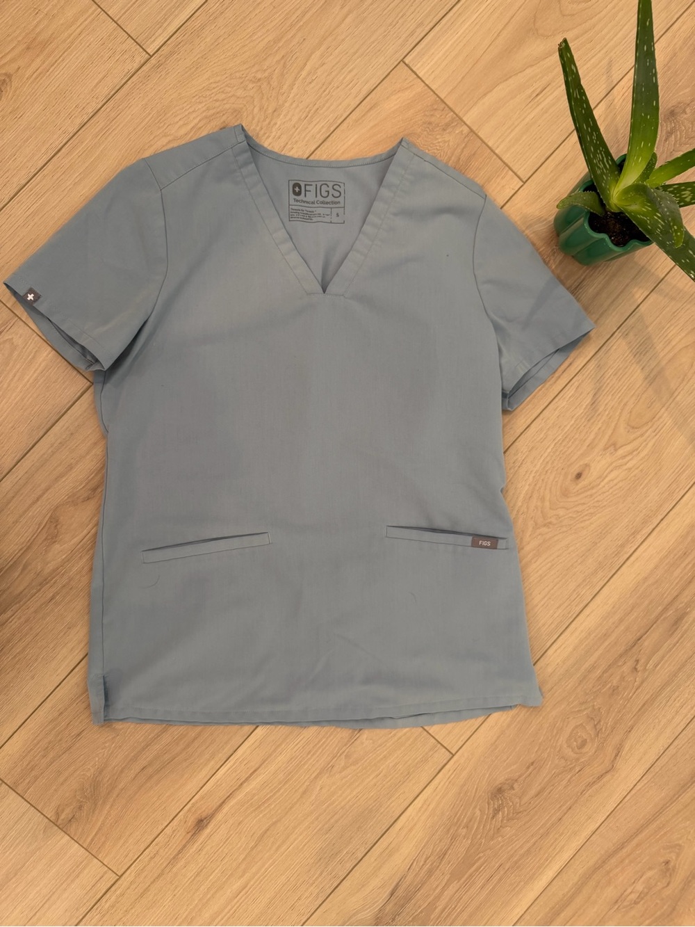 FIGS V-Neck Scrub Top 2 pocket in color dusty blue size small S